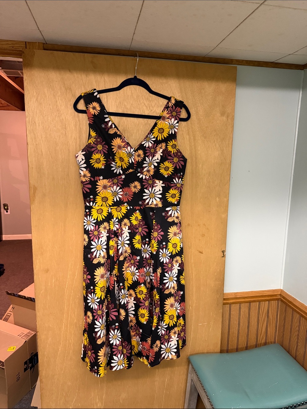 Petrine Floral V-Neck A-Line Dress in Black with Yellow & White Daisies
